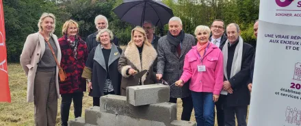 Pose de la première pierre de la résidence Marie de Romieu à Viviers
