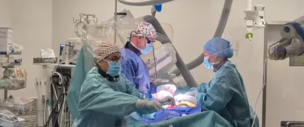 Une salle d’opération hybride de haute technologie à la Clinique Mutualiste AÉSIO Santé