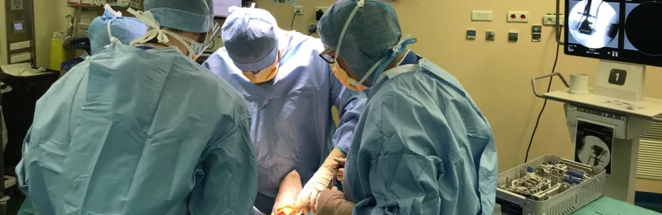 Clinique Mutualiste : première pose de prothèse de cheville en ambulatoire 